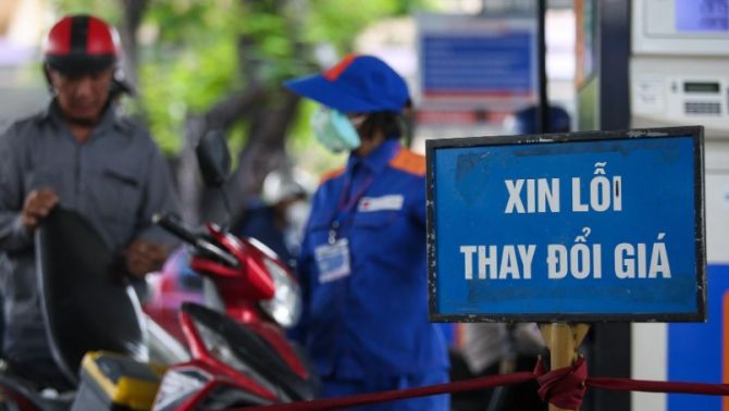 Giá xăng dầu hôm nay 12/4: Bất ngờ tăng không kịp hãm!