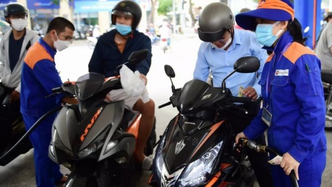 Giá xăng dầu hôm nay 14/4: Bật tăng đầu tuần!