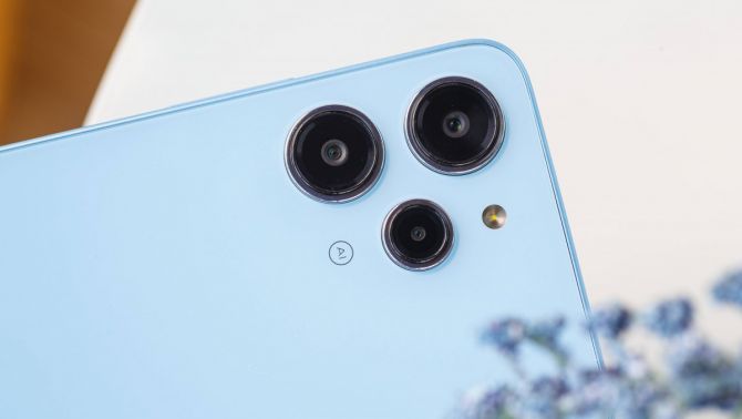 Redmi 12 ngoại hình đẹp như iPhone 12 Pro Max, giá chưa đầy 3 triệu hút khách trong tháng 4