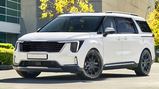 Giảm sâu 120 triệu, Kia Carnival máy xăng vẫn ‘lép vế’ trước Hyundai Custin và Innova Cross