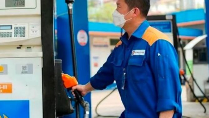 Giá xăng dầu hôm nay 16/4: Giảm đều đều tạo đà 'gây bất ngờ' cho phiên điều chỉnh giá chiều mai