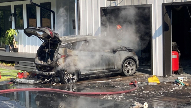 Chưa từng có tiền lệ: Pin xe điện Trung Quốc phải đảm bảo an toàn tuyệt đối kể cả khi ‘tự đốt mình’