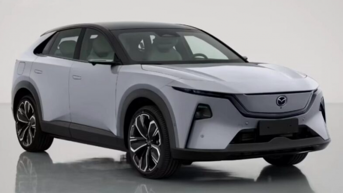 Mazda CX-6e lộ nội thất như phi thuyền: Màn hình 100 inch, 23 loa, 6 màn hình, SUV điện chưa từng có