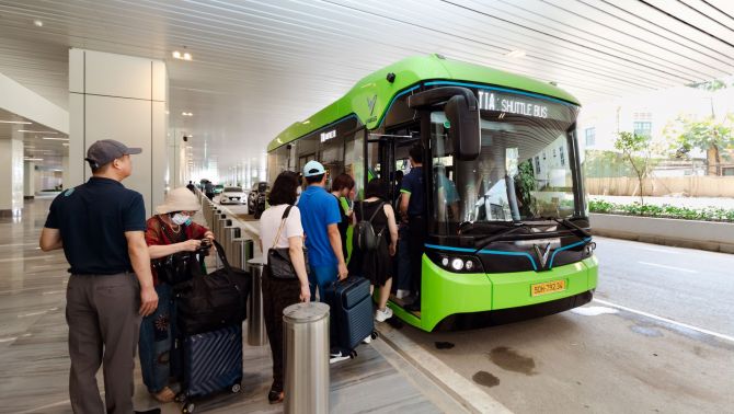 VinBus vận hành tuyến buýt điện độc quyền kết nối ba nhà ga sân bay Tân Sơn Nhất