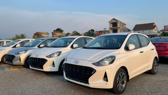 Mua xe lúc này không giảm vài chục thì cũng trăm triệu, thị trường ô tô Việt ‘nóng’ hơn bao giờ hết