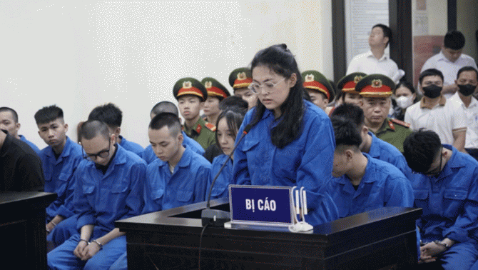 Tòa tuyên án 24 bị cáo trong vụ nhóm ‘quái xế’ chạy xe máy tốc độ cao, tông chết cô gái dừng đèn đỏ