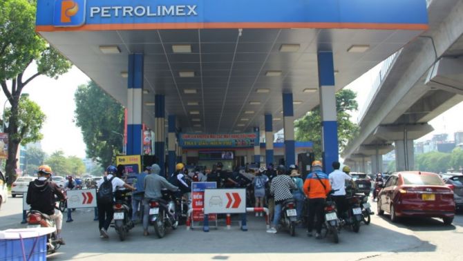 Giá xăng dầu hôm nay 24/4: Trong nước sẽ tăng đáng kinh ngạc từ chiều nay, RON95 sát 20000 đồng/lít