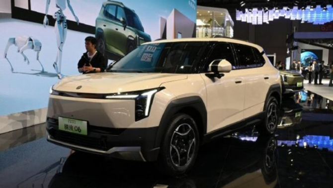 Ra mắt mẫu SUV điện ‘xịn xò’ giá từ 500 triệu, sạc nhanh như chớp, công nghệ không thua xe 1 tỷ