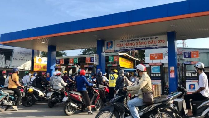 Giá xăng dầu hôm nay 25/4: Sắc xanh bao phủ thị trường do Mỹ - Trung đang 'xích lại gần nhau'