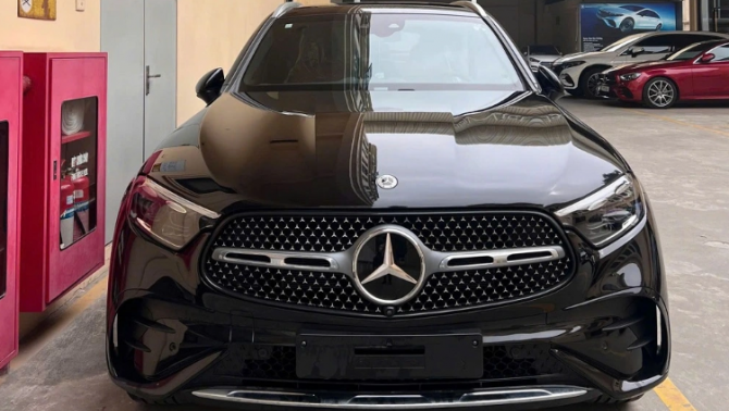 Chưa xong vụ xe 5 tỷ cháy của Duy Mạnh, Mercedes-Benz bị tố ‘nuốt gọn’ 100 triệu tiền cọc của khách