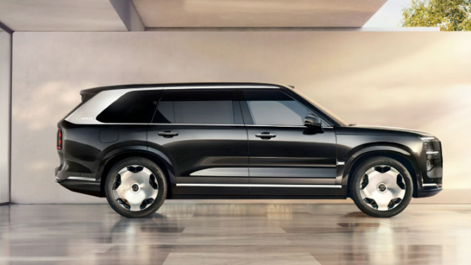 Mẫu SUV hybrid vừa ra mắt khiến cả Mercedes lẫn BMW phải nhìn lại mình vì quá mạnh, quá thông minh