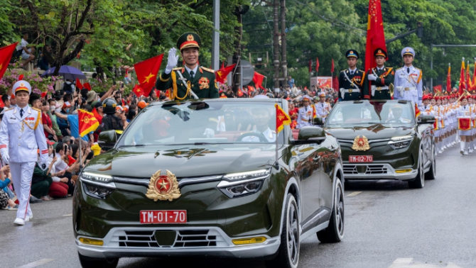 VF 9 phiên bản đặc biệt phục vụ Quốc gia: Cắt mui, nâng gầm, thay phần mềm và tuyệt đối bảo mật