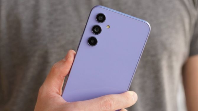 Vua Android tầm trung 2023 siêu rẻ kỷ lục cuối tháng 4, rẻ hơn iPhone 11, vẫn hơn cả iPhone 16