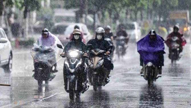 Hết nắng nóng, Hà Nội cùng Miền Bắc chuyển lạnh 'bất thường' vào cuối tuần, tình hình cụ thể ra sao?