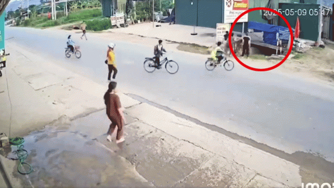 Hy hữu: Làm rõ nguyên nhân người đàn ông đi xe máy lao vào cống thoát nước bên đường tử vong tại chỗ