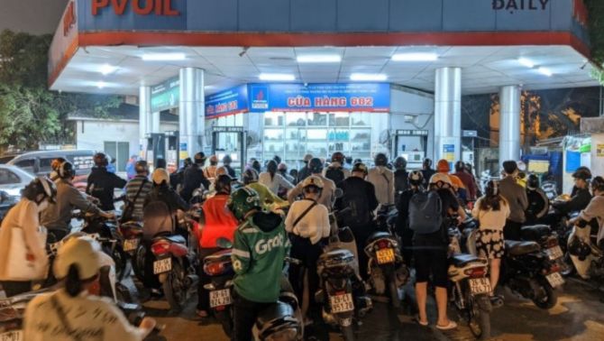 Giá xăng dầu hôm nay 11/5: Tăng 'vọt' ngày cuối tuần, dự báo xăng tăng 'khó cản' trong tuần tới