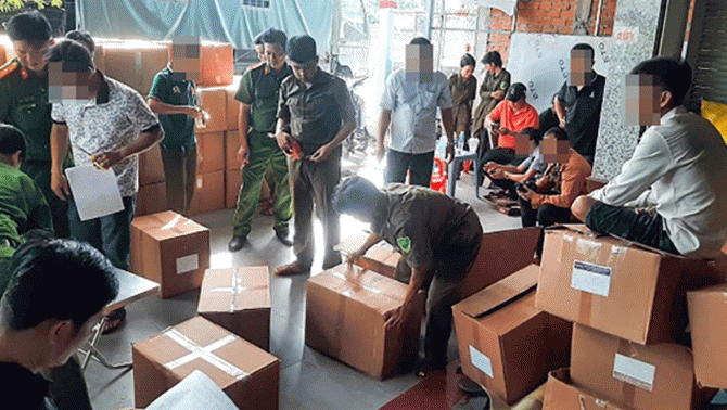 Nóng: Lực lượng chức năng phát hiện gần 8 tấn sữa, thực phẩm chức năng không có nguồn gốc xuất xứ