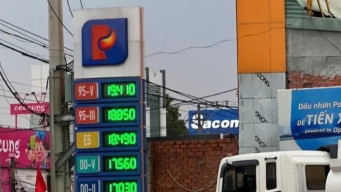 Giá xăng dầu hôm nay 14/5: Tăng 'ác