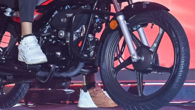 ‘Vua côn tay’ 110cc mới giá 45 triệu đồng chính thức ra mắt: Chơi sát ván Honda Winner X và Exciter