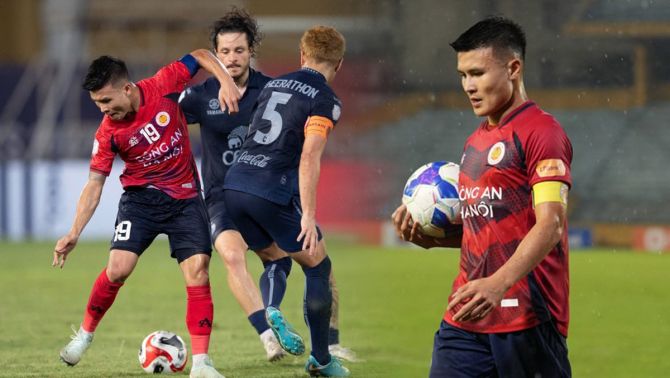 Quang Hải 'dằn mặt' Theerathon, trụ cột ĐT Việt Nam bất ngờ nhận 'món quà lớn' ở giải Đông Nam Á