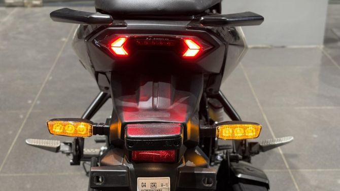 ‘Vua côn tay’ 160cc mới chính thức về đại lý giá 38 triệu đồng: Rẻ hơn hẳn Honda Winner X và Exciter