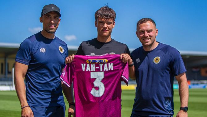 Sao Việt kiều được vinh danh ở Anh, cơ hội nào để khoác áo ĐT Việt Nam trong tương lai?