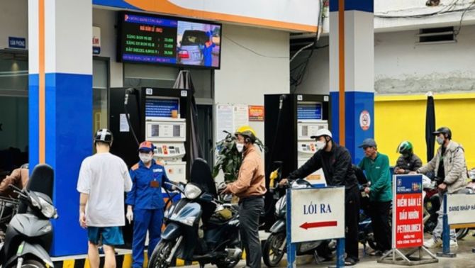 Giá xăng dầu hôm nay 17/5: Tăng nhanh chóng do áp lực từ nguồn cung, giá cả diễn biến thế nào? 