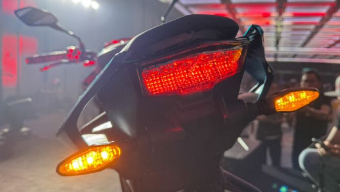 ‘Vua côn tay’ 250cc mới chính thức ra mắt giá 53 triệu đồng: Khắc chế cứng Honda Winner X và Exciter