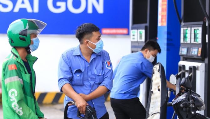 Giá xăng dầu hôm nay 18/5: Giảm bất ngờ, dự báo sẽ còn xuống thấp dài hạn