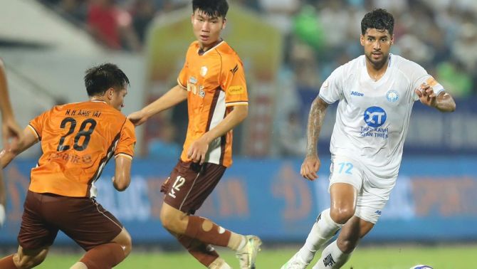 Thua tan nát trước ông lớn V.League, HLV của HAGL lên tiếng về quyết định gây tranh cãi
