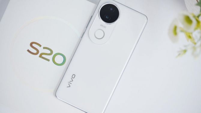 Đây là vua pin tầm trung giá rẻ bèo tại Việt Nam, 6500 mAh chỉ từ 8 triệu át vía Galaxy A56 5G