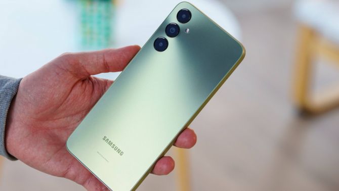 Vua giá rẻ Galaxy A05s của Samsung sập giá đáy vực, màn to 90Hz đã mắt hơn cả iPhone 15, iPhone 16