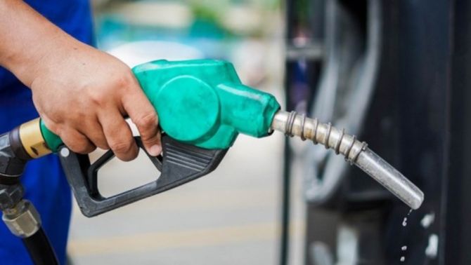 Giá xăng dầu chiều hôm nay 22/5: Mức giảm không tưởng của xăng trong khi dầu lại tăng