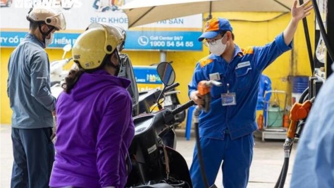 Giá xăng dầu chiều hôm nay 24/5: Bất ngờ tăng vọt lên cao chiều thứ 7, thị trường diễn biến cực căng