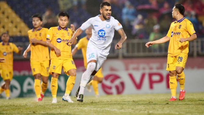 Người thay thế Xuân Son tạo địa chấn, cuộc đua vô địch V.League 2024/25 ngã ngũ