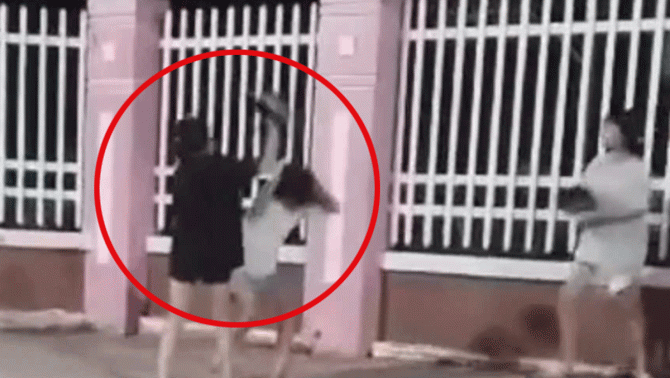 An Giang: Thông tin nóng về các clip nữ sinh bị nhóm bạn dùng nón bảo hiểm vụt liên tiếp vào đầu