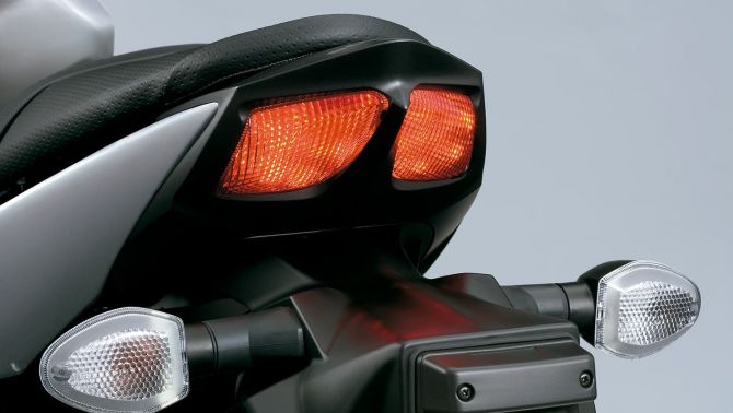 Suzuki ra mắt ‘huyền thoại côn tay’ mới chất hơn cả Honda Winner X: Thiết kế vượt thời gian, giá mềm