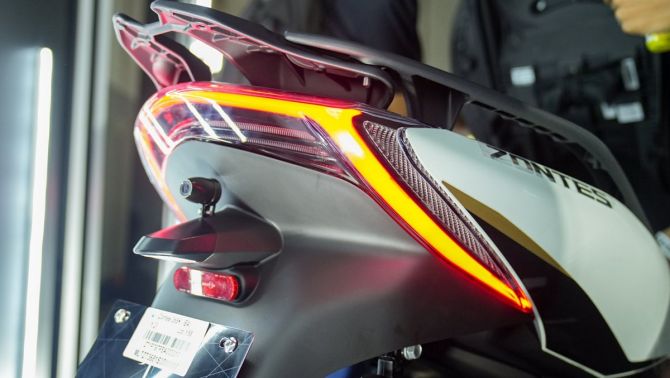 Kèo căng cho Honda SH, ‘vua xe ga’ mới đẹp hơn Air Blade và Vario chính thức ra mắt, giá cực hấp dẫn