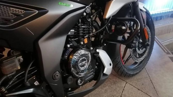 ‘Vua côn tay’ 165cc mới chính thức ra mắt giá 62 triệu đồng: Kèo căng cho Honda Winner X và Exciter