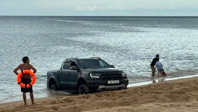 Cảnh sát điều tra thông tin nóng vụ tài xế lái ô tô chạy trên bãi biển, bấm còi inh ỏi gây bức xúc