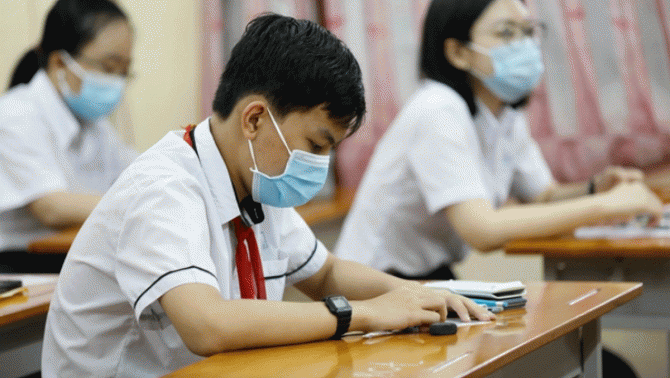 Đình chỉ giáo viên khinh thường học sinh và có lời lẽ thiếu chuẩn mực trong lúc coi thi vào lớp 10