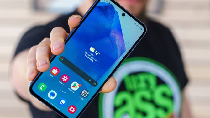 Galaxy A55 5G vẫn là vua Android tầm trung đầu năm 2025, giá tháng 6 rẻ như cho, đủ át vía iPhone 16