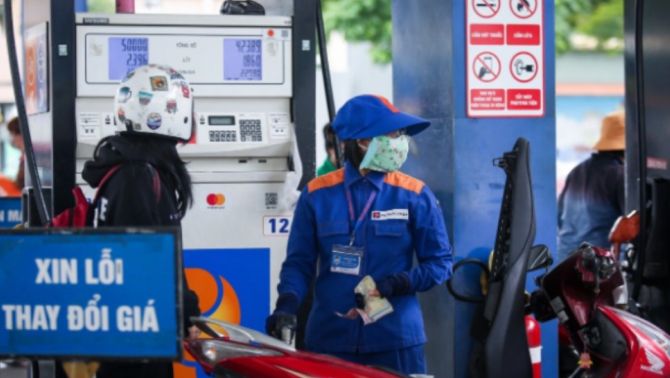 Giá xăng dầu chiều hôm nay 5/6: Bất ngờ đảo chiều tăng vọt khiến dân tình chỉ biết than trời