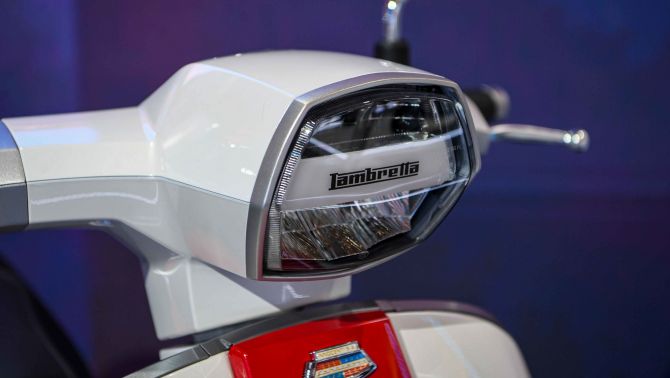 ‘Huyền thoại xe ga’ mới của Ý chính thức ra mắt: Thiết kế vượt thời gian, khắc chế Honda SH, giá mềm