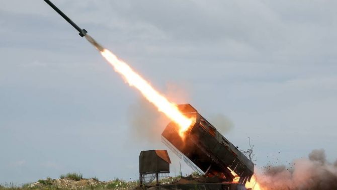 Ukraine tập kích UAV dữ dội vào Nga, phòng không Nga báo động đỏ, sân bay buộc phải đóng cửa