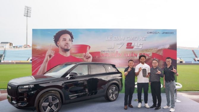 Omoda & Jaecoo Việt Nam bàn giao Jaecoo J7 PHEV (SHS) cho cầu thủ Nguyễn Xuân Son