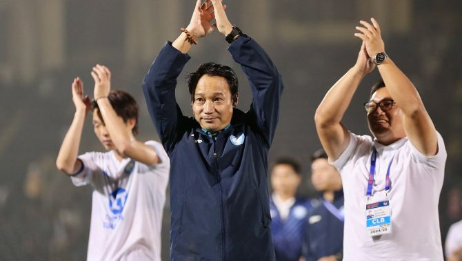 Đại gia V.League gây ngỡ ngàng, công thần ĐT Việt Nam được vinh danh
