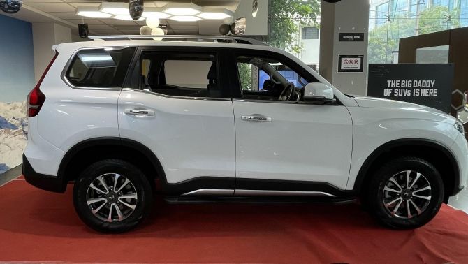 Mẫu SUV 7 chỗ đẹp long lanh chính thức ra mắt giá 460 triệu đồng: Rẻ lấn át Kia Morning và Grand i10