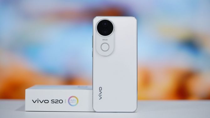 Vivo S20 5G sẵn hàng tại Việt Nam, vua pin trâu, chỉ 6 triệu, pin 6500 mAh áp đảo Galaxy S25 Ultra