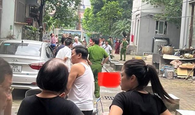 Hiện trường ám ảnh vụ người đàn ông rơi từ chung cư ở Hà Nội xuống tử vong, người dân phát hiện hoảng hốt